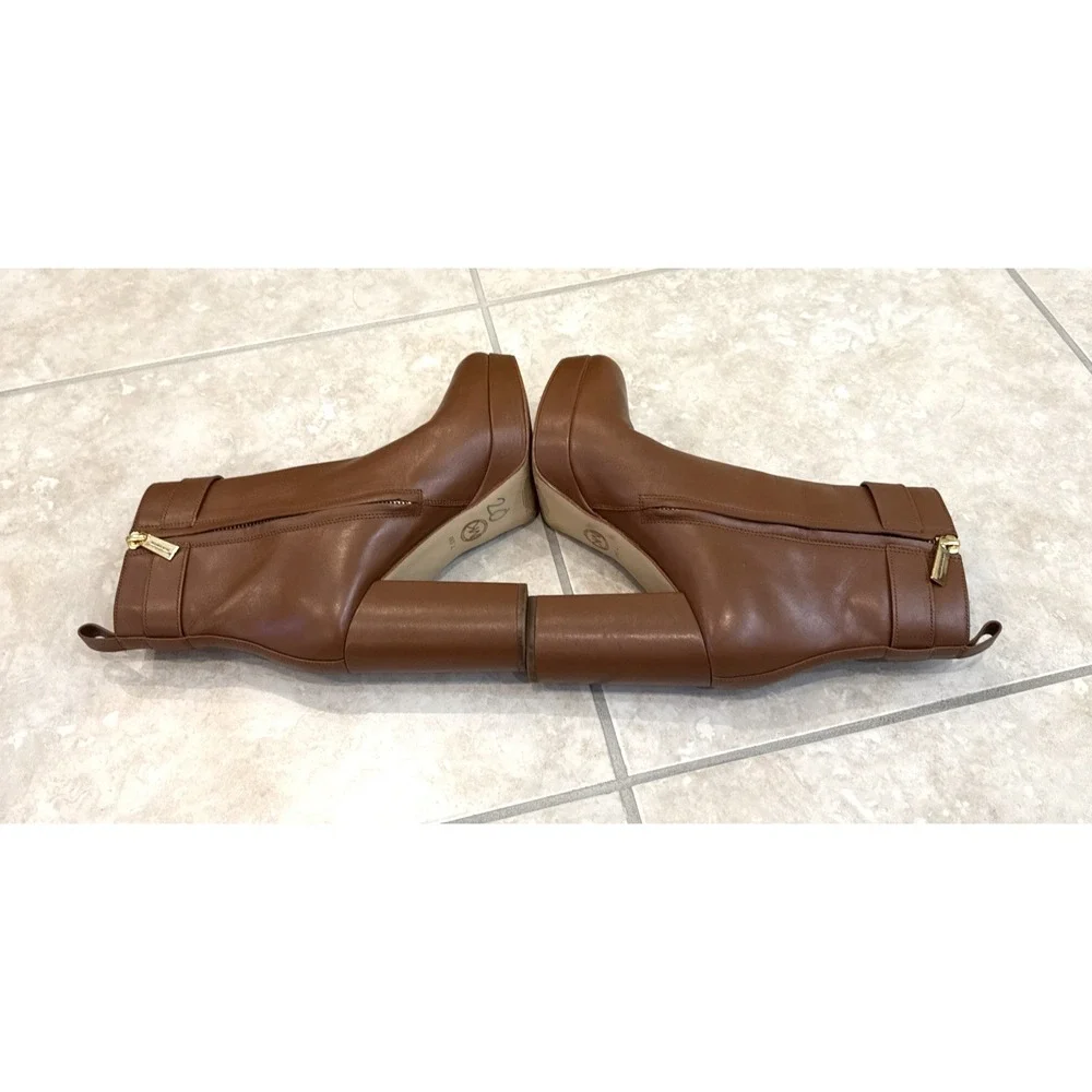Michael Kors Parker LEATHER PLATFORM HEEL BOOTS Sz 7.5 Luggage Brown Bootie Shoe